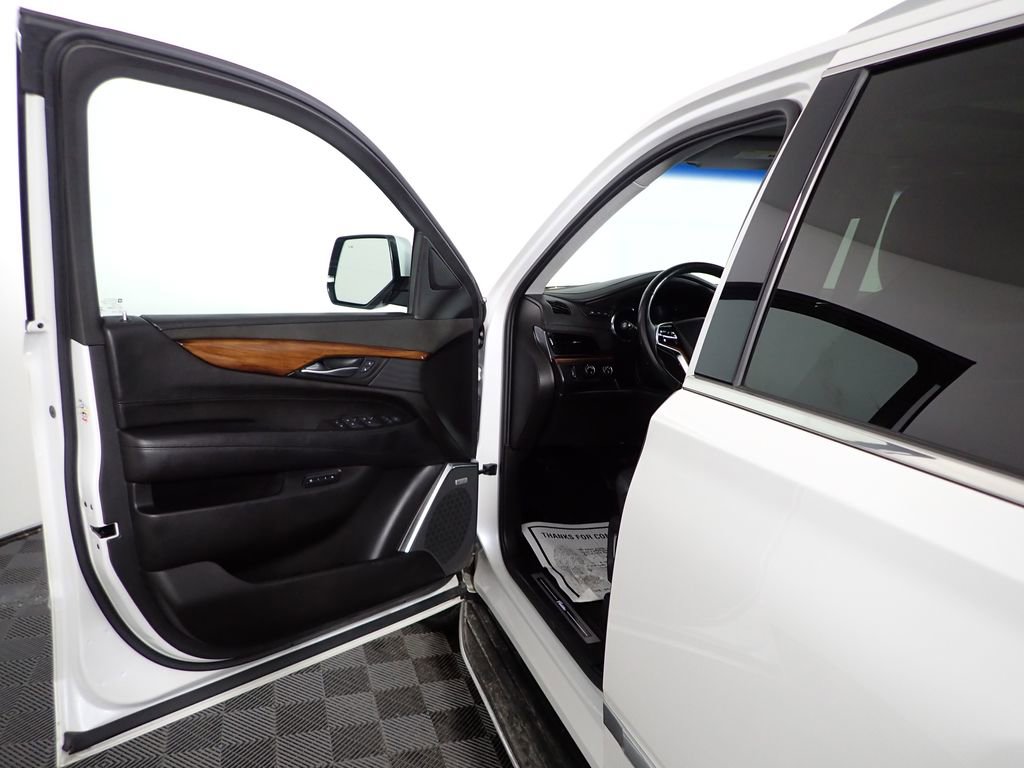 Used 2016 Cadillac Escalade Luxury image 24