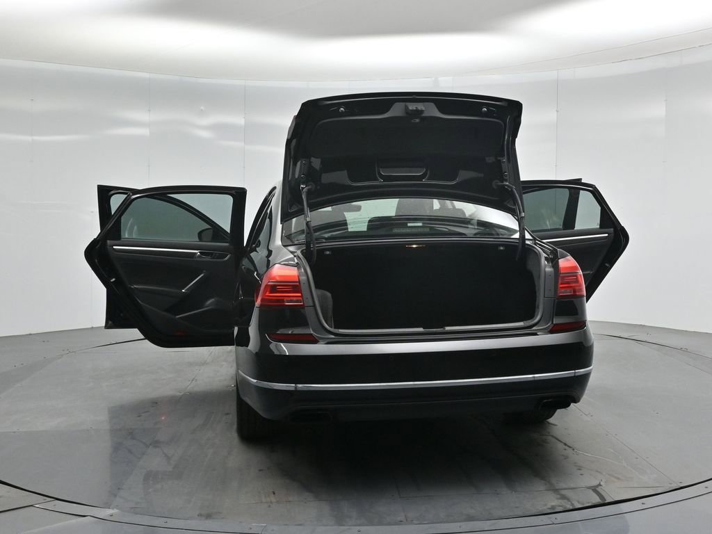 Used 2016 Volkswagen Passat 3.6 SEL Premium image 31