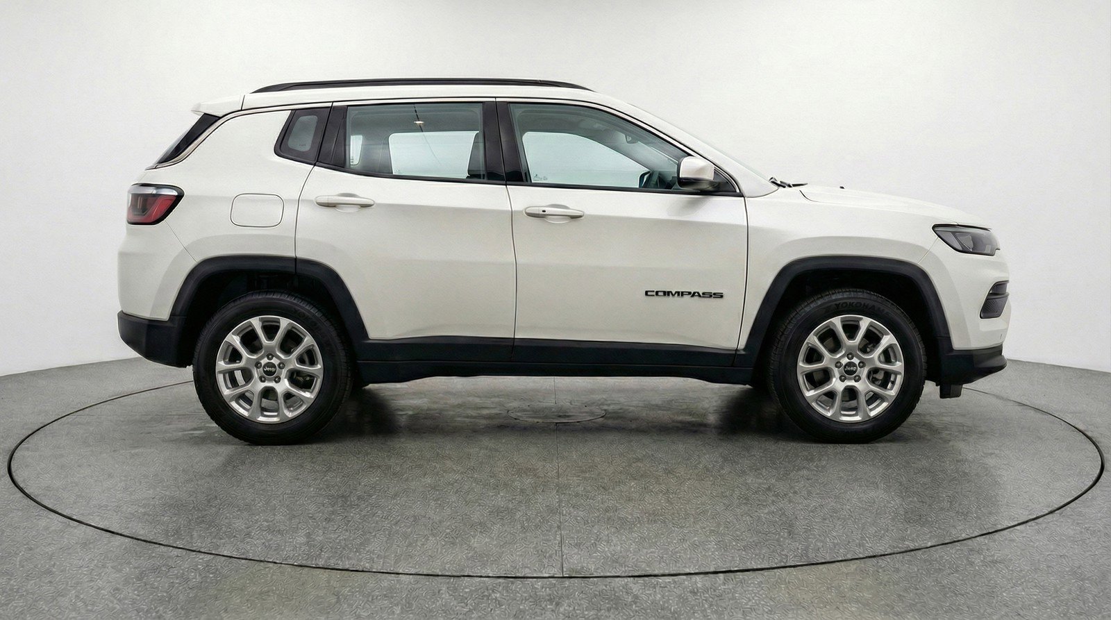 Used 2025 Jeep Compass Limited image 11