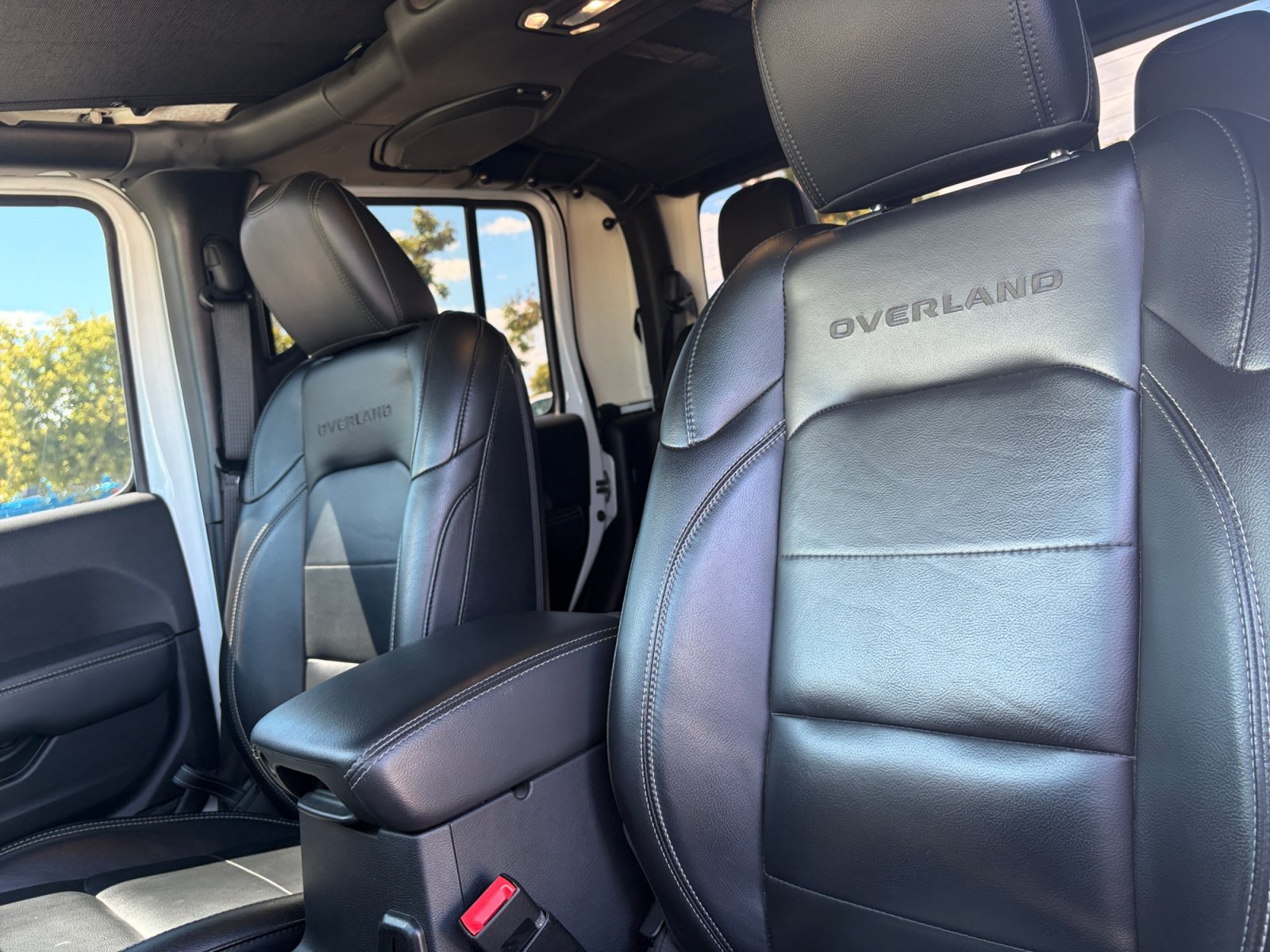 Used 2020 Jeep Gladiator Overland AWD/4WD image 14