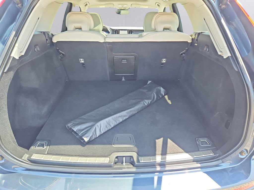 Used 2022 Volvo XC60 B5 Inscription w/ Climate Package AWD/4WD image 39