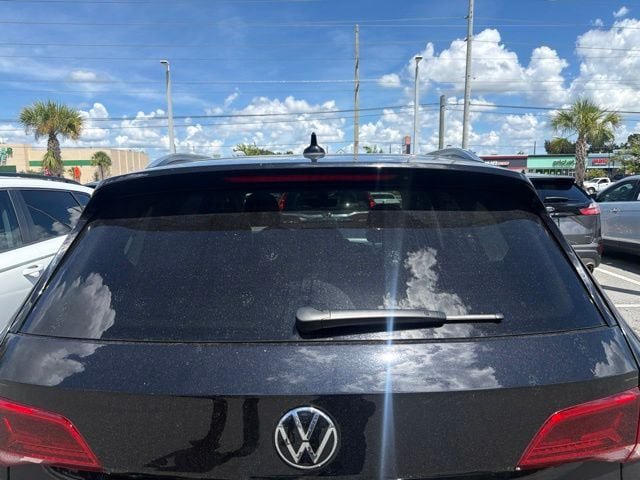 Certified 2023 Volkswagen Taos SE w/ Panoramic Sunroof Package FWD image 9
