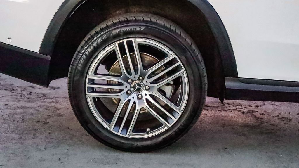 Used 2024 Mercedes-Benz GLS 450 4MATIC image 11