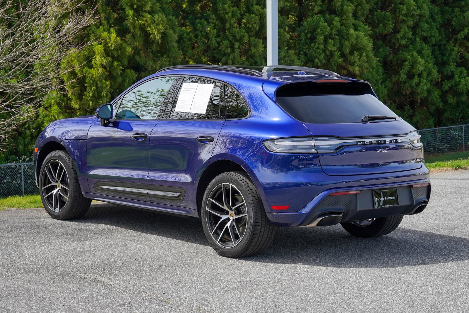 Certified 2025 Porsche Macan image 3