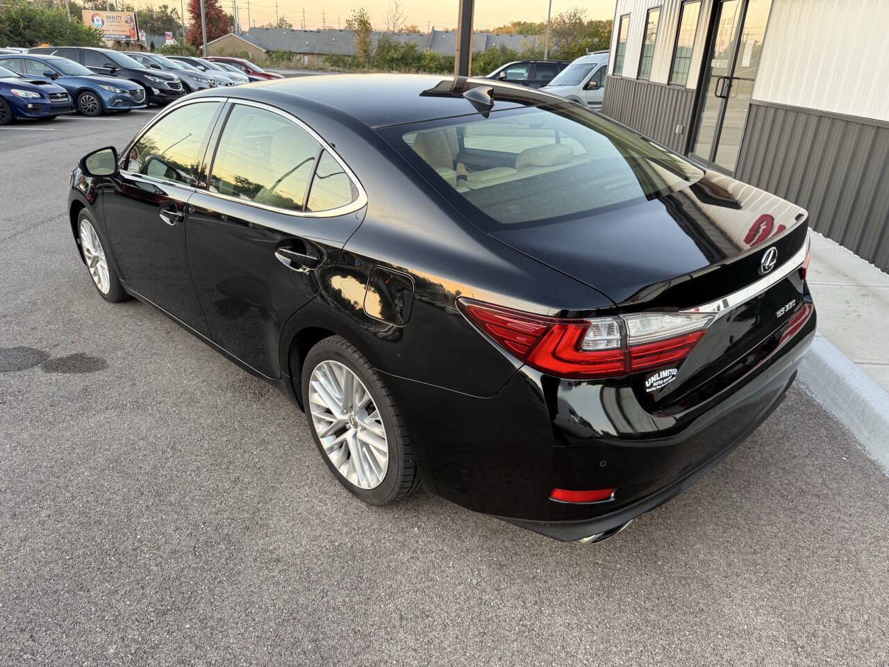 Used 2016 Lexus ES 350 w/ Luxury Package w/Wood Trim FWD image 11