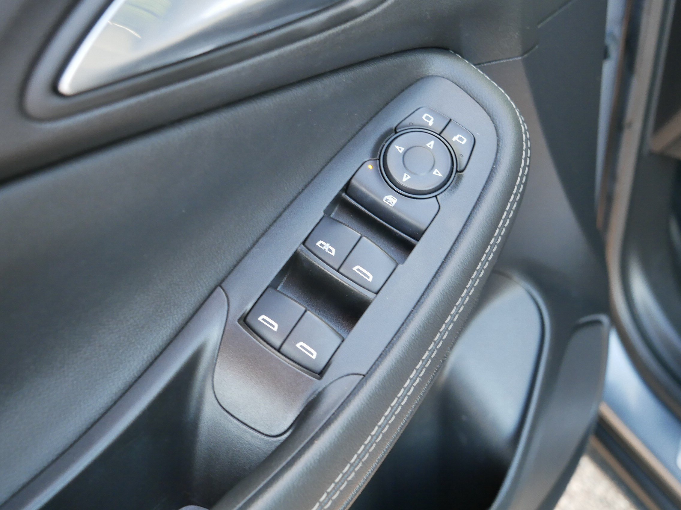 Used 2022 Buick Encore GX Preferred w/ Cold Weather Comfort Package AWD/4WD image 19