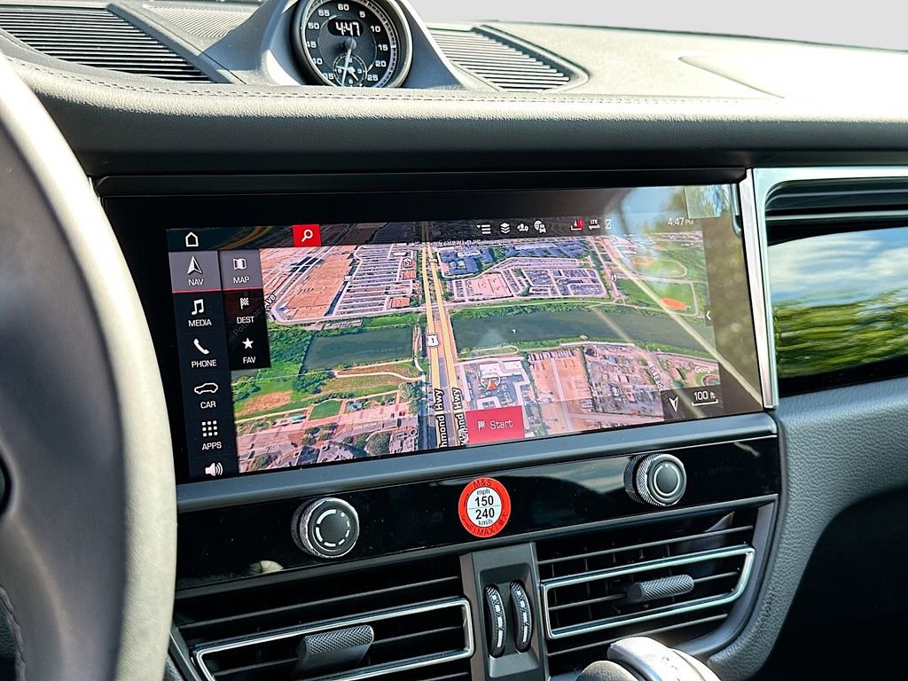 Certified 2026 Porsche Macan AWD/4WD image 16