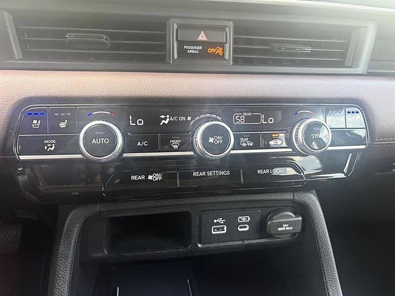 Used 2025 Honda Pilot Elite image 32