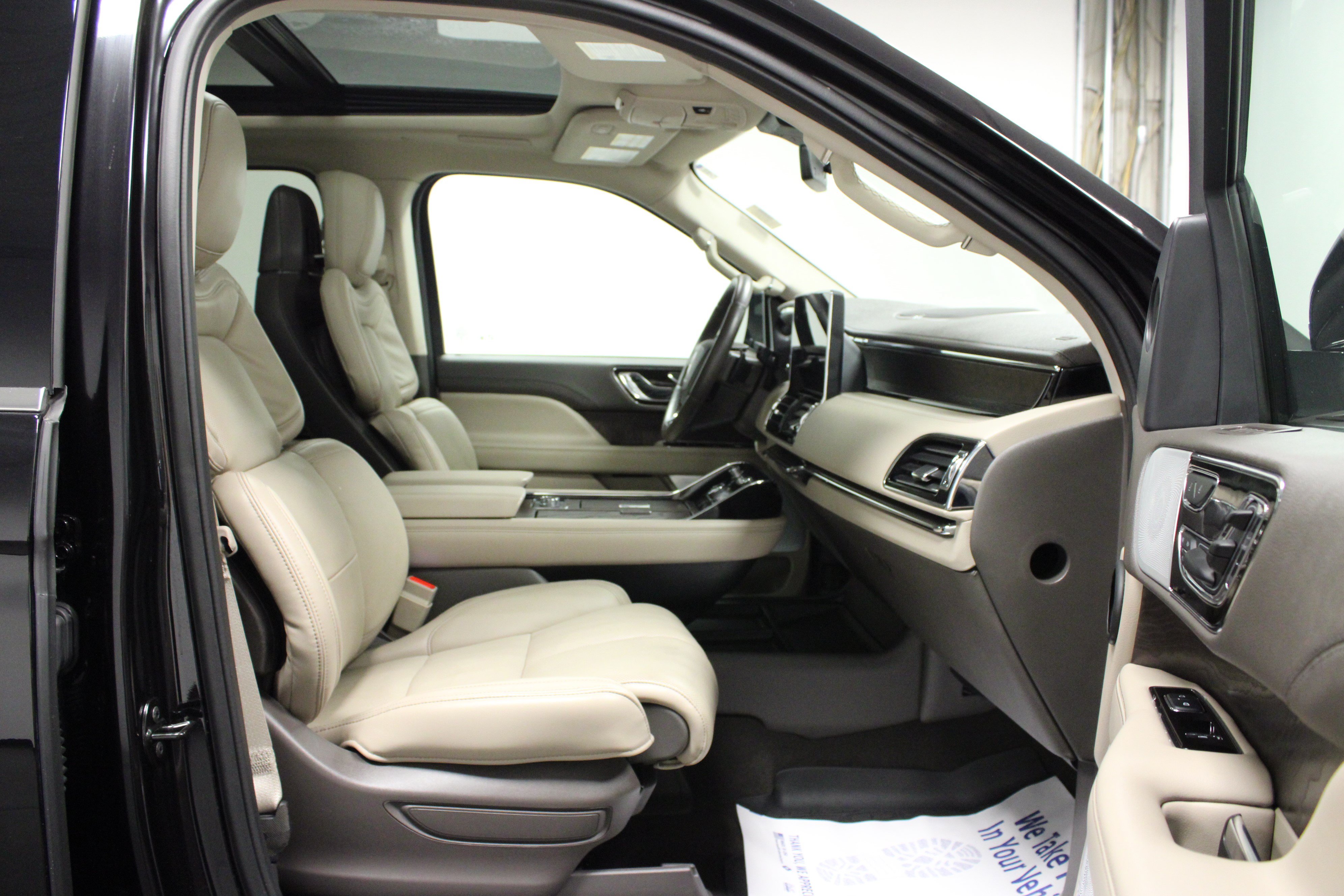 Used 2024 Lincoln Navigator L Reserve AWD/4WD image 17