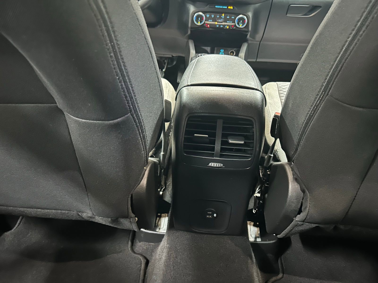 Used 2022 Ford Escape SE w/ SE Sport Appearance Package image 24