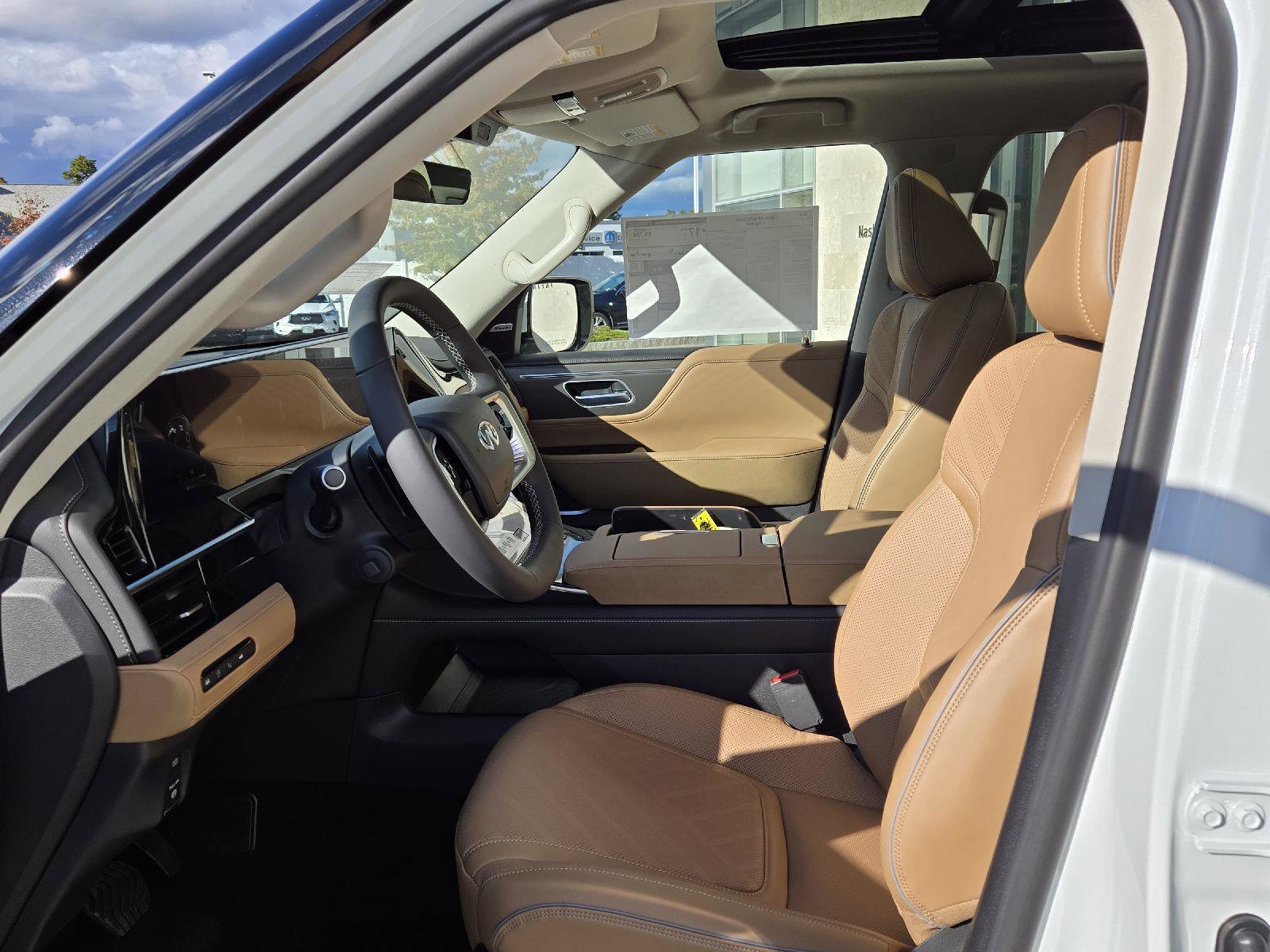 New 2026 INFINITI QX80 Luxe image 3