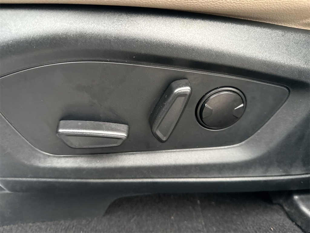 Used 2023 Ford Explorer Limited w/ Equipment Group 301A image 14