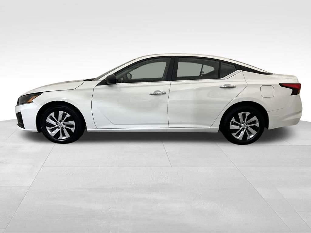 Used 2025 Nissan Altima 2.5 S image 2