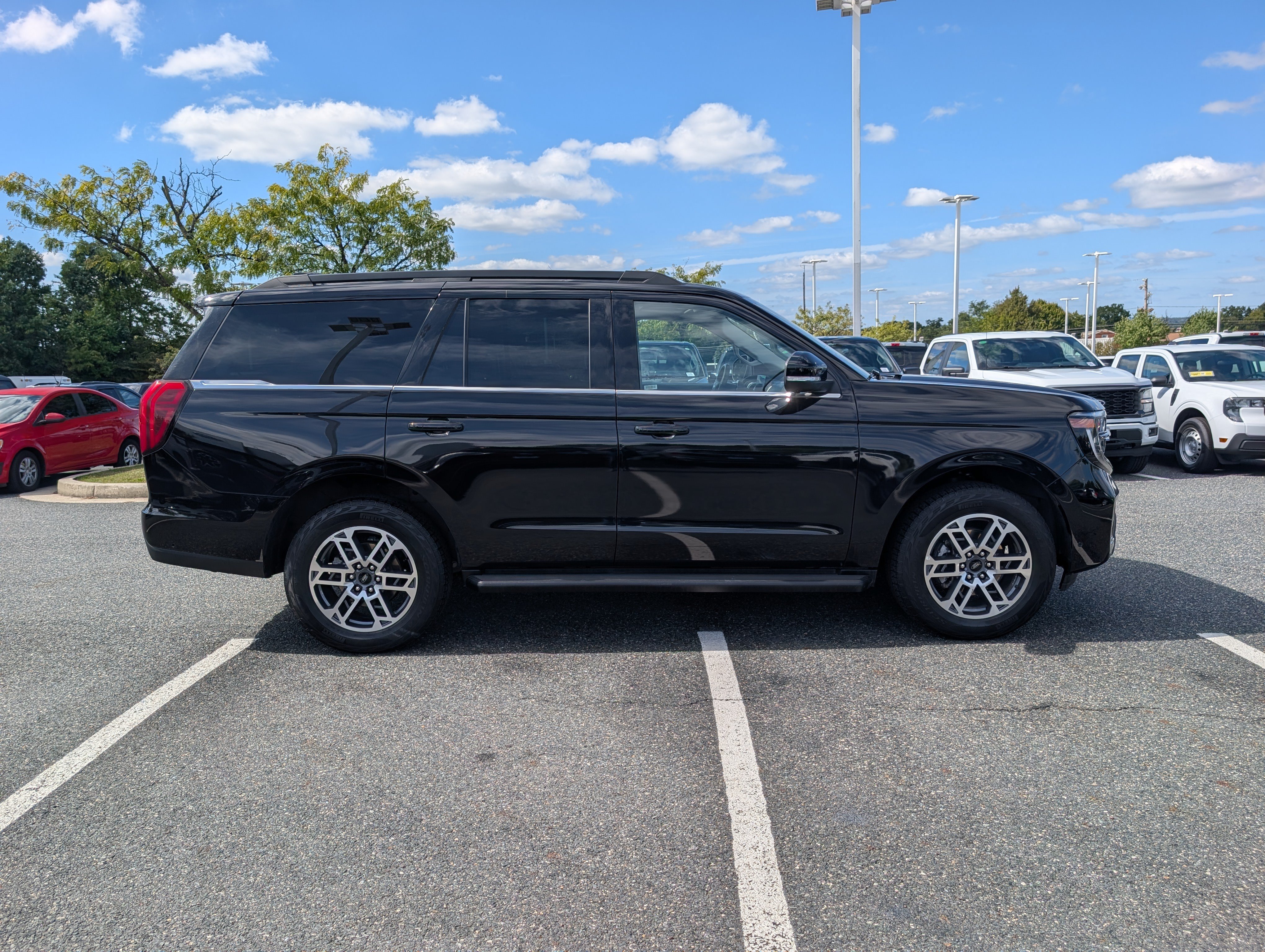 Certified 2025 Ford Expedition Active AWD/4WD image 3