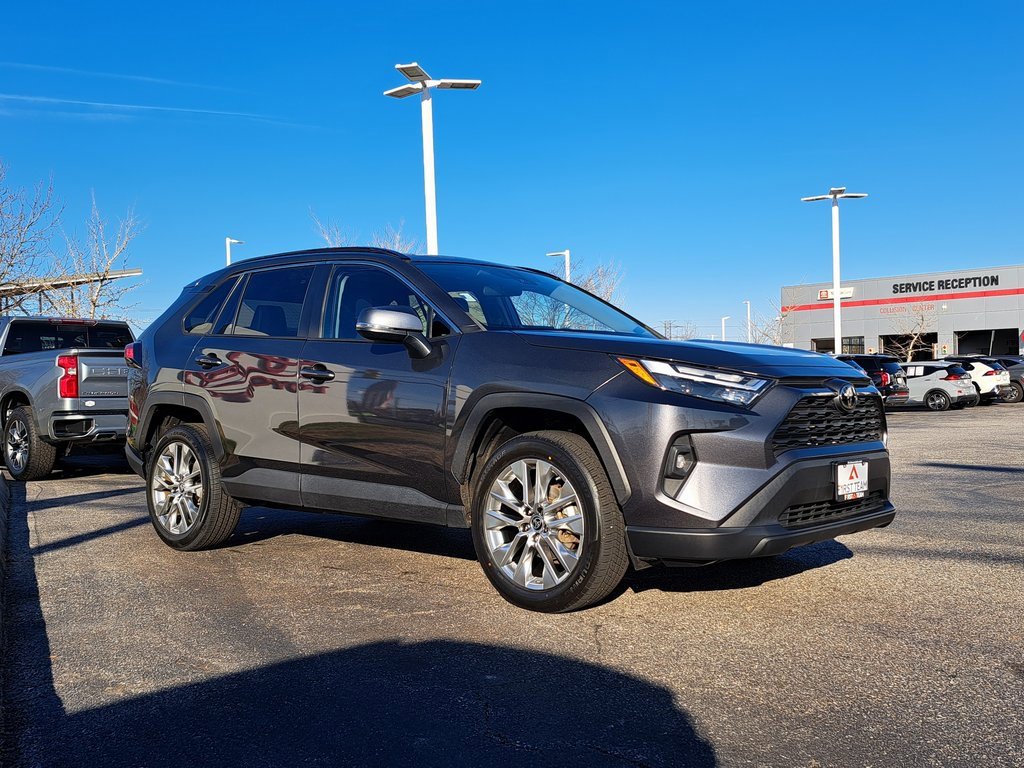 Used 2022 Toyota RAV4 XLE Premium image 5