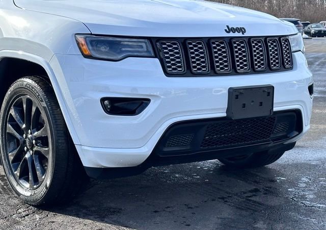 Used 2022 Jeep Grand Cherokee Laredo X image 2