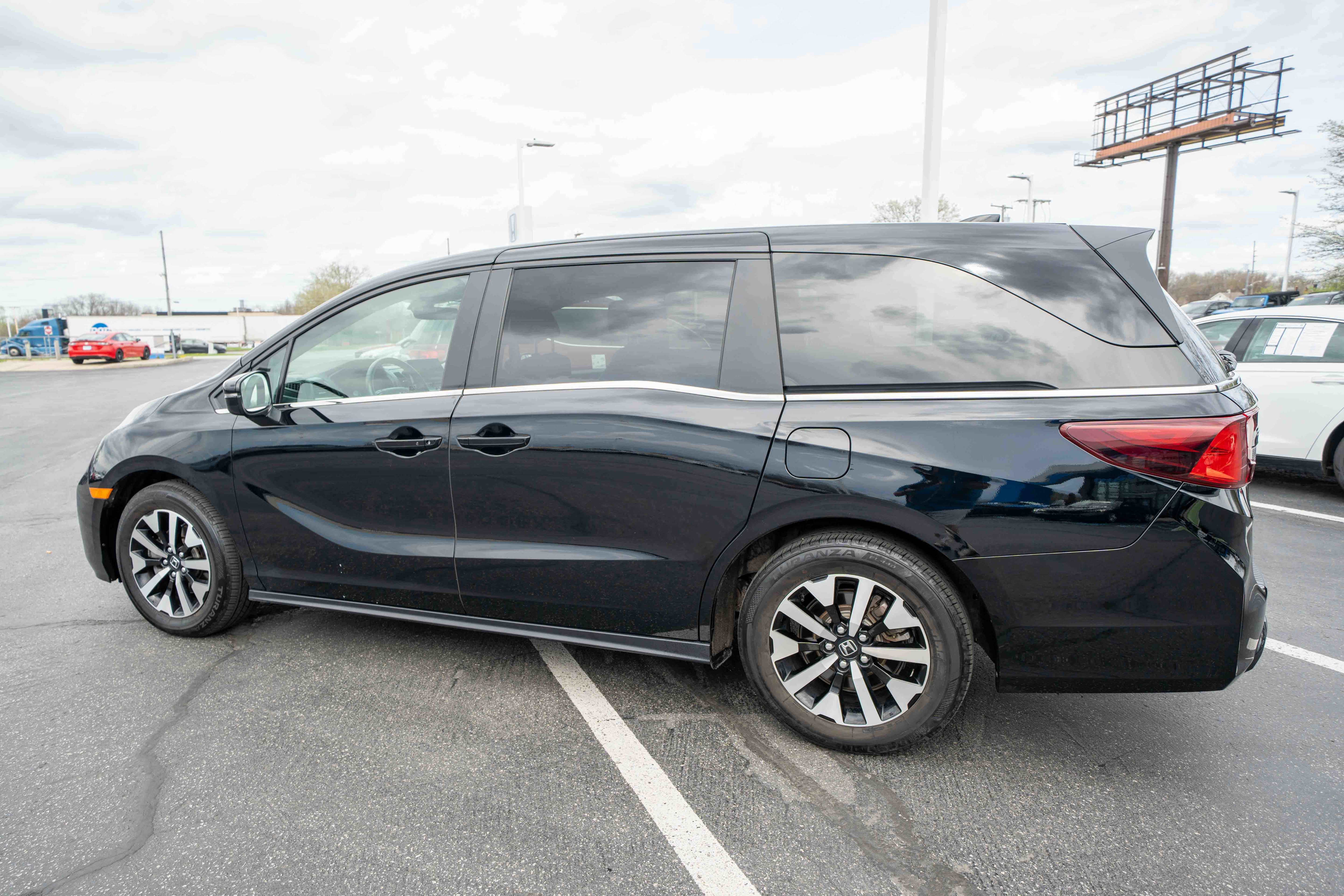 Certified 2025 Honda Odyssey EX-L image 4