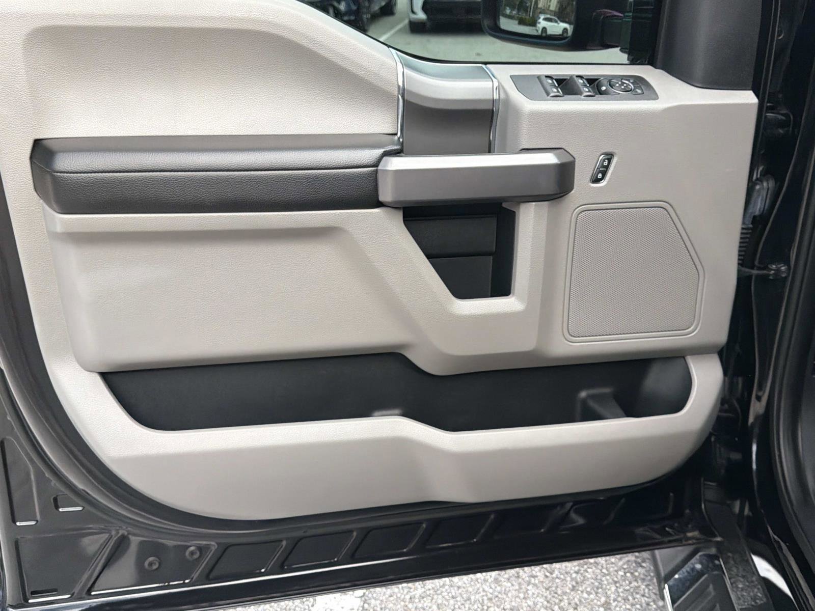 Used 2019 Ford F150 XLT w/ Equipment Group 302A Luxury AWD/4WD image 19