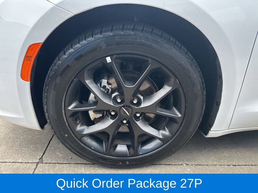 Used 2025 Chrysler Pacifica Limited image 7