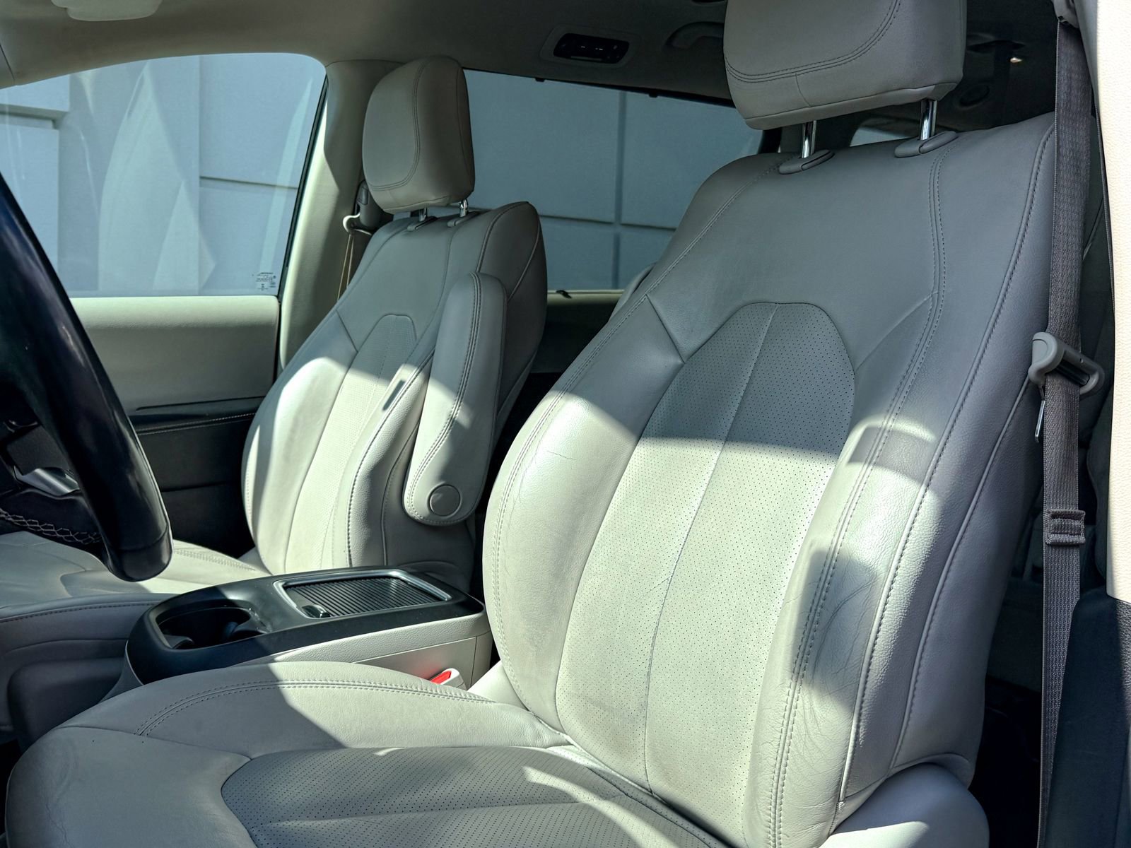 Used 2021 Chrysler Pacifica Touring-L image 17