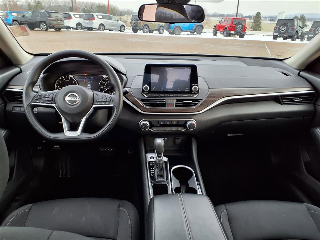 Used 2024 Nissan Altima 2.5 SV image 20