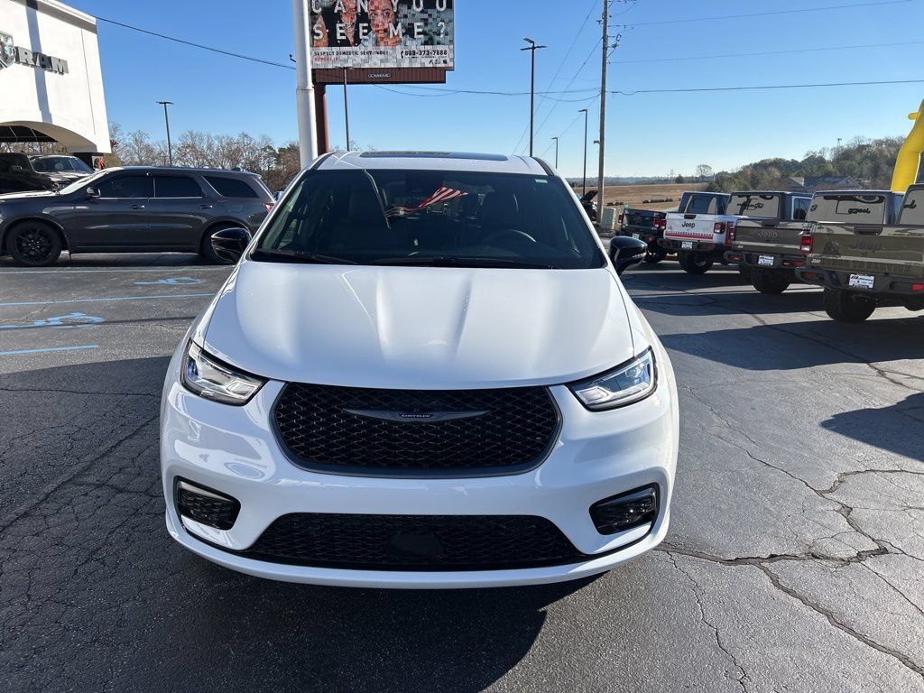 New 2026 Chrysler Pacifica Select AWD/4WD image 3
