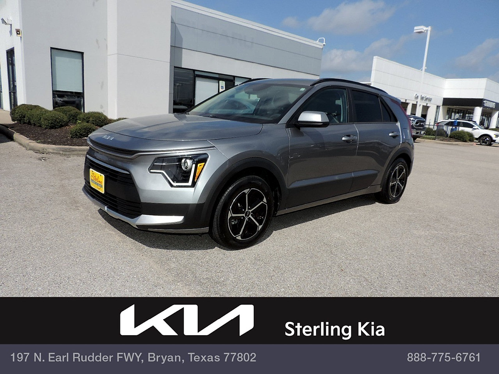 Used 2024 Kia Niro LX FWD image 1