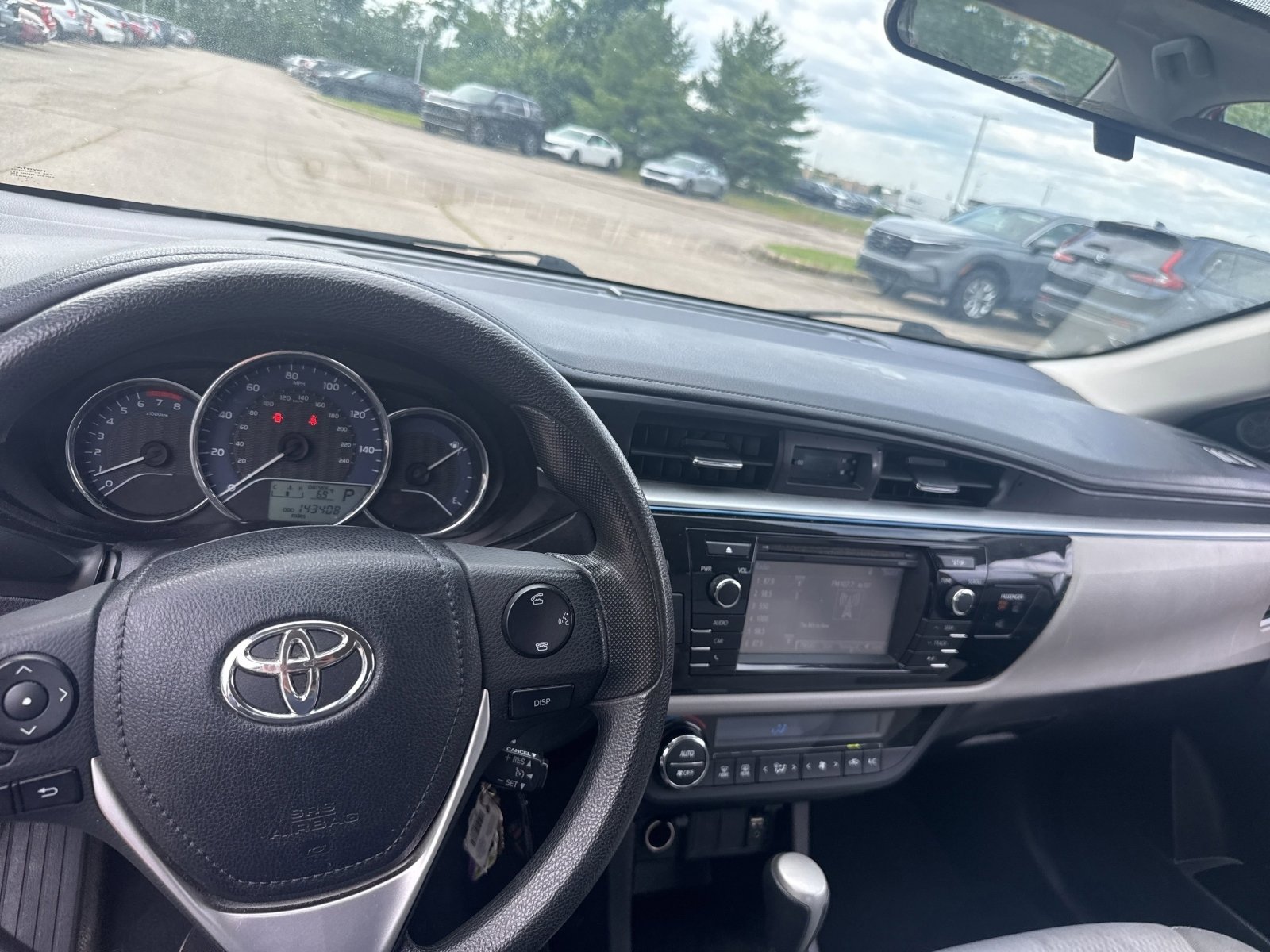 Used 2016 Toyota Corolla LE FWD image 2