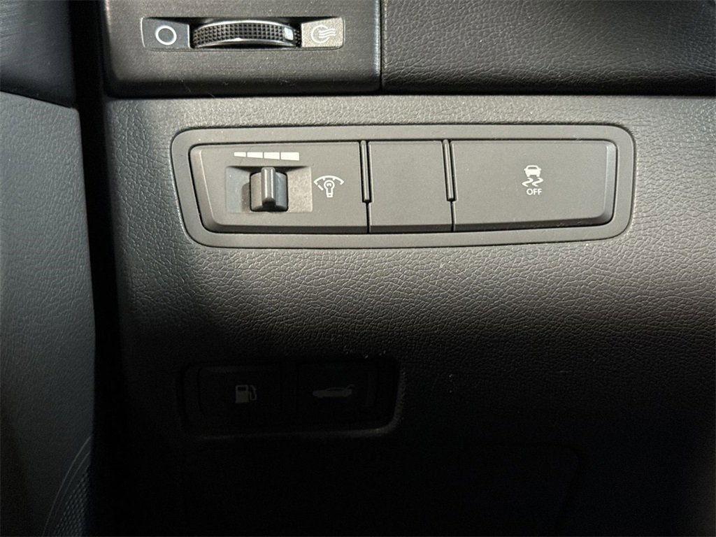 Used 2011 Hyundai Sonata GLS image 16