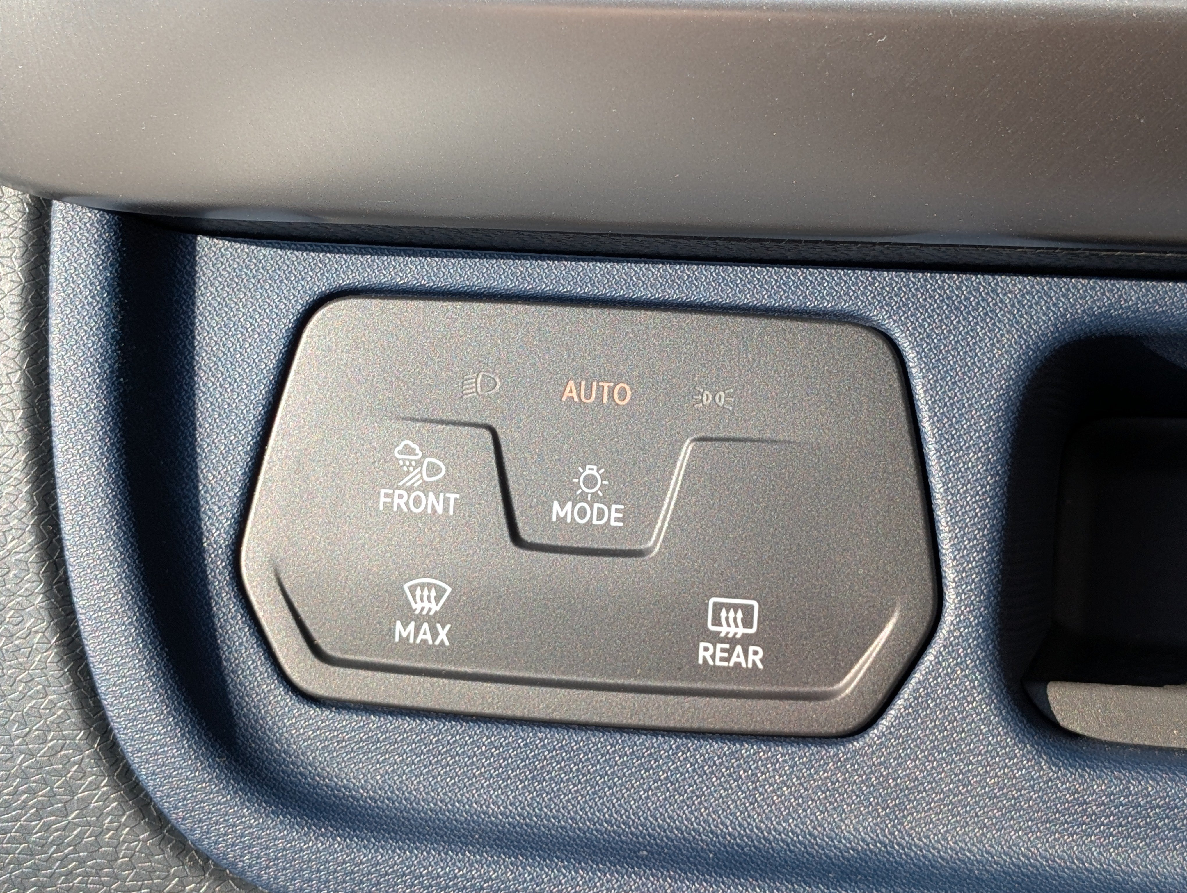 Used 2025 Volkswagen ID. Buzz Pro S Plus RWD image 22