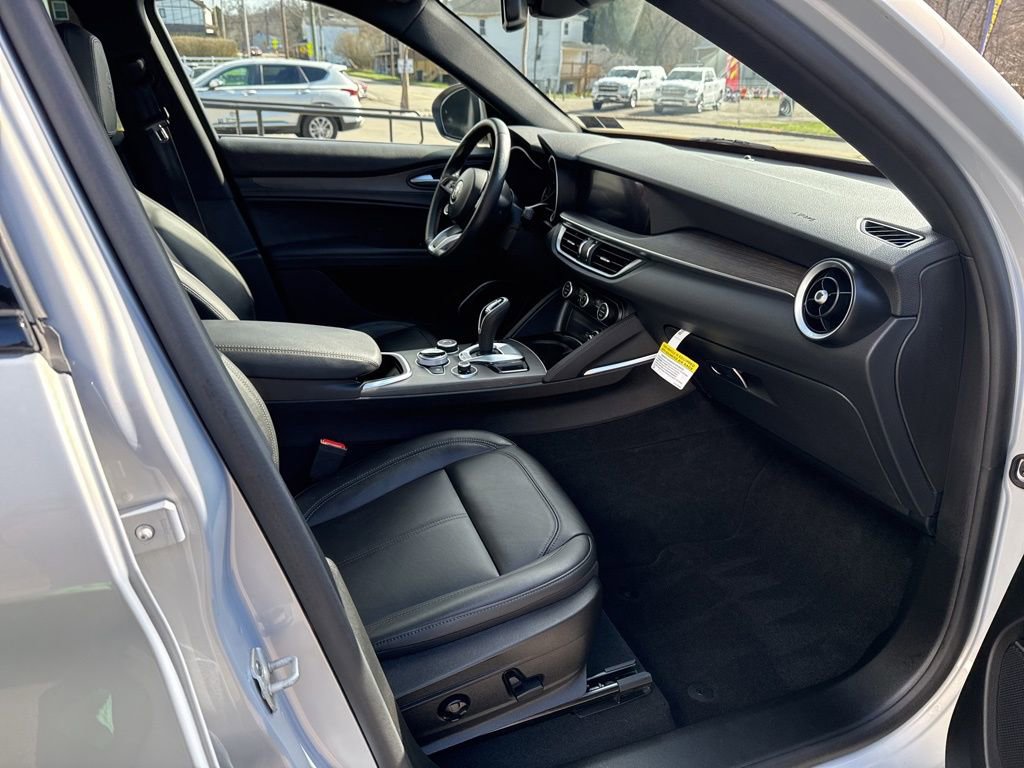 Used 2022 Alfa Romeo Stelvio Ti AWD/4WD image 31