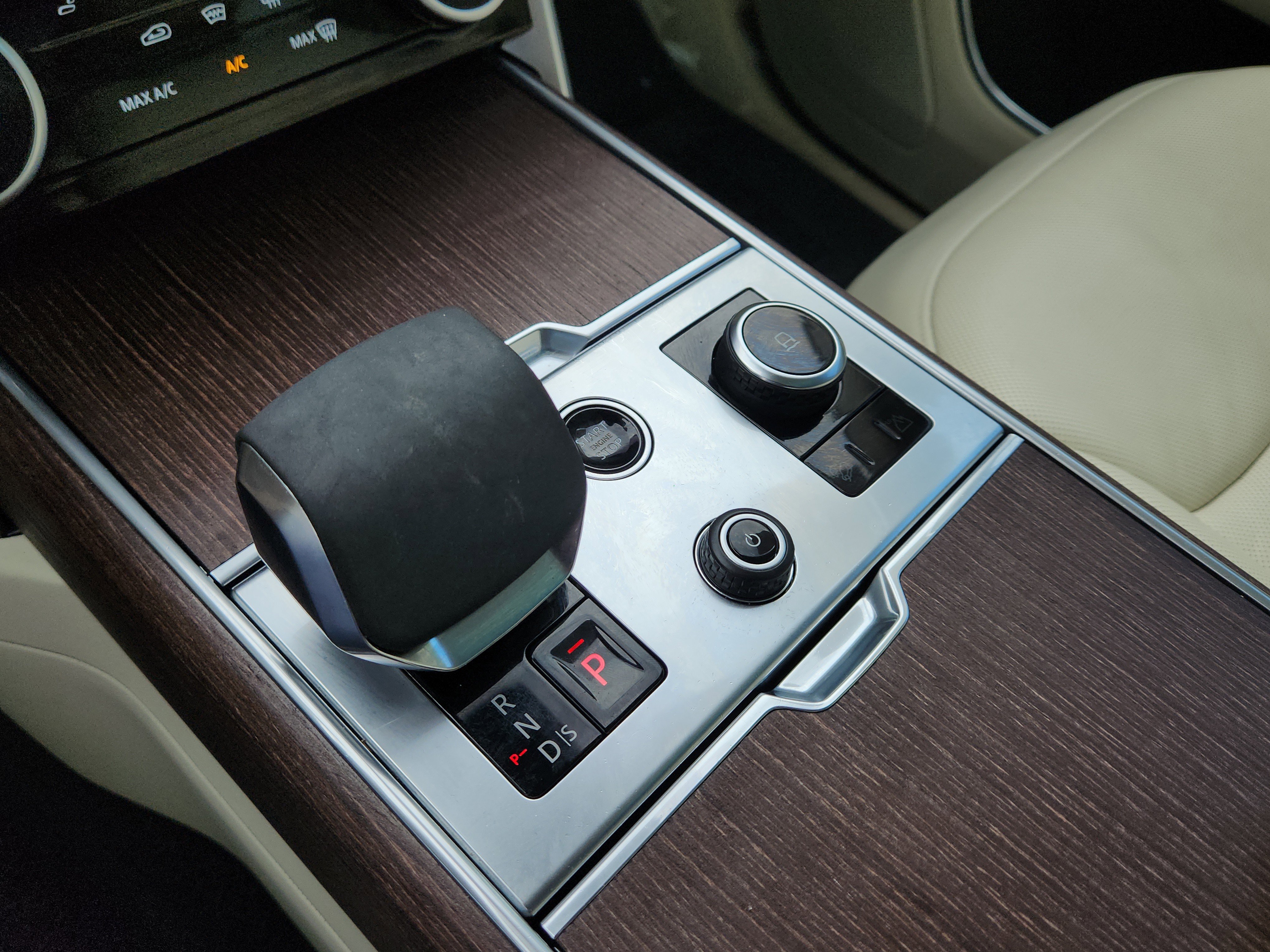 Certified 2023 Land Rover Range Rover SE image 27