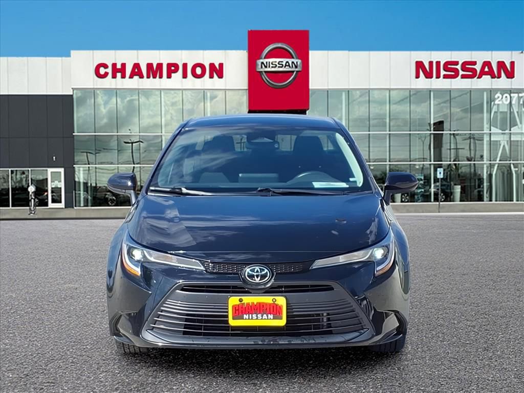 Used 2023 Toyota Corolla LE image 2