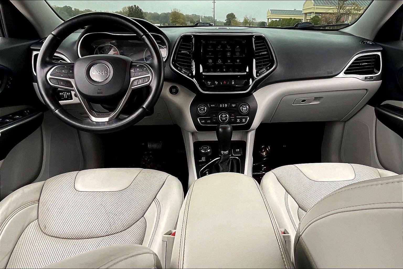 Used 2019 Jeep Cherokee Limited w/ Technology Group image 11