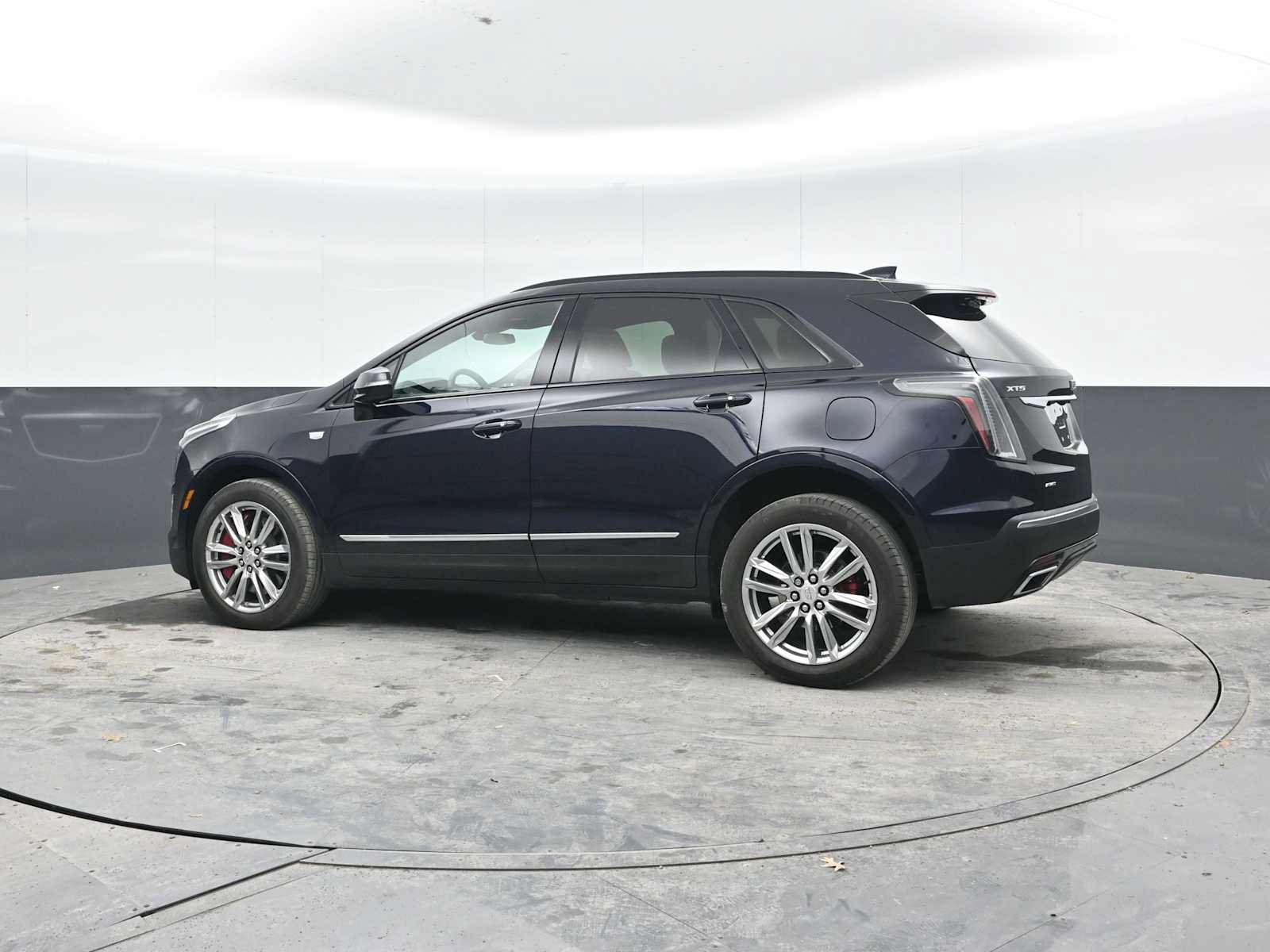 Used 2022 Cadillac XT5 Sportv AWD/4WD image 2