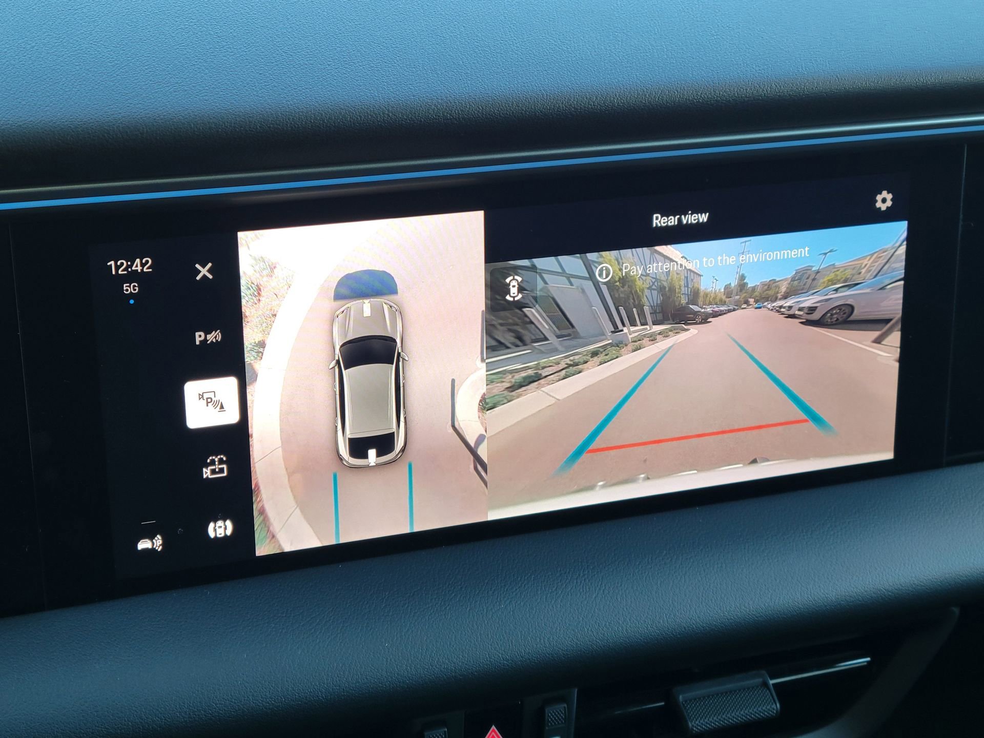 Used 2025 Porsche Macan Electric image 17