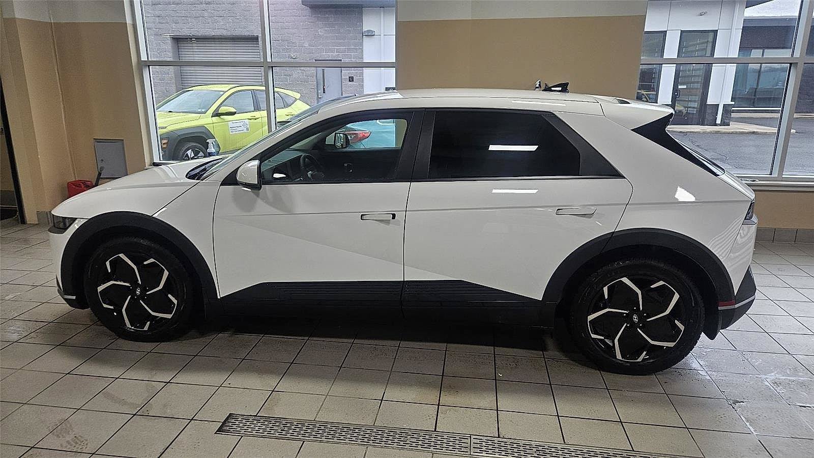 Used 2024 Hyundai Ioniq 5 SEL AWD/4WD image 4