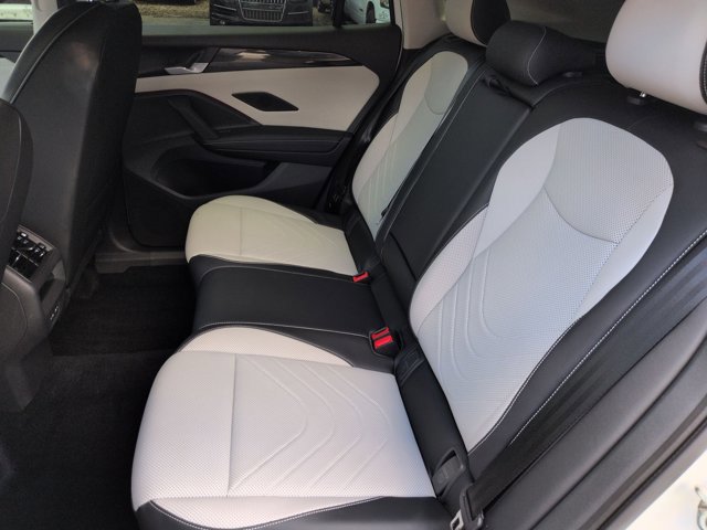 Used 2025 Volkswagen Tiguan SE AWD/4WD image 18