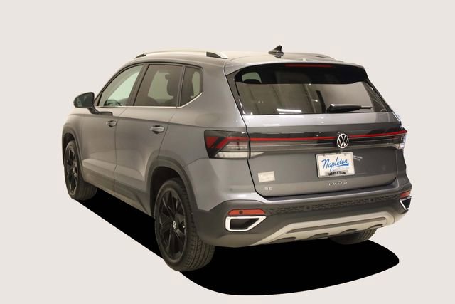 Used 2025 Volkswagen Taos SE w/ Black Wheel Package image 7