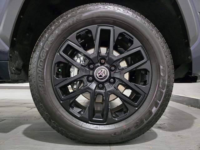 Used 2026 Toyota Tundra Limited AWD/4WD image 25