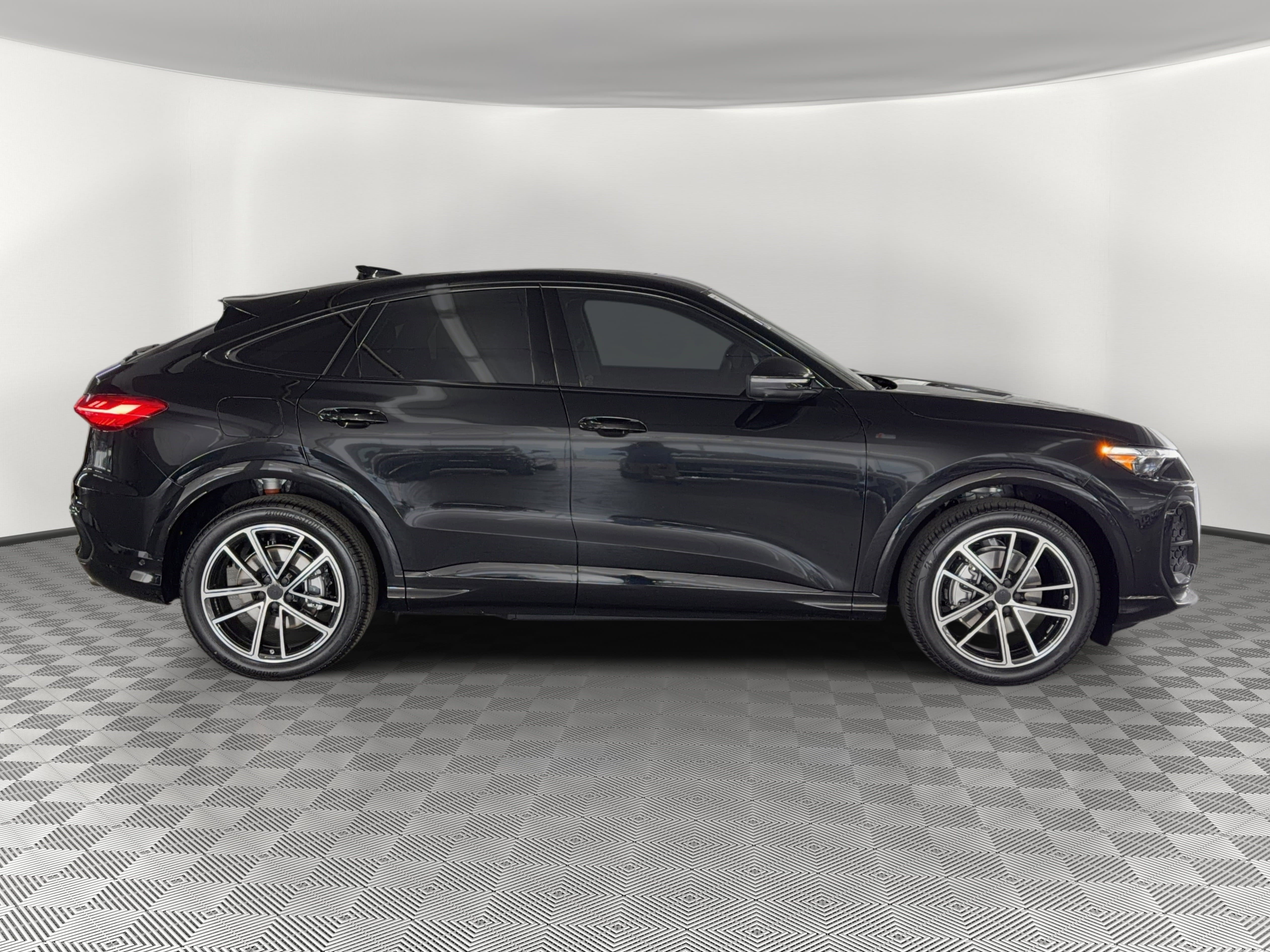 New 2026 Audi Q5 Prestige image 8