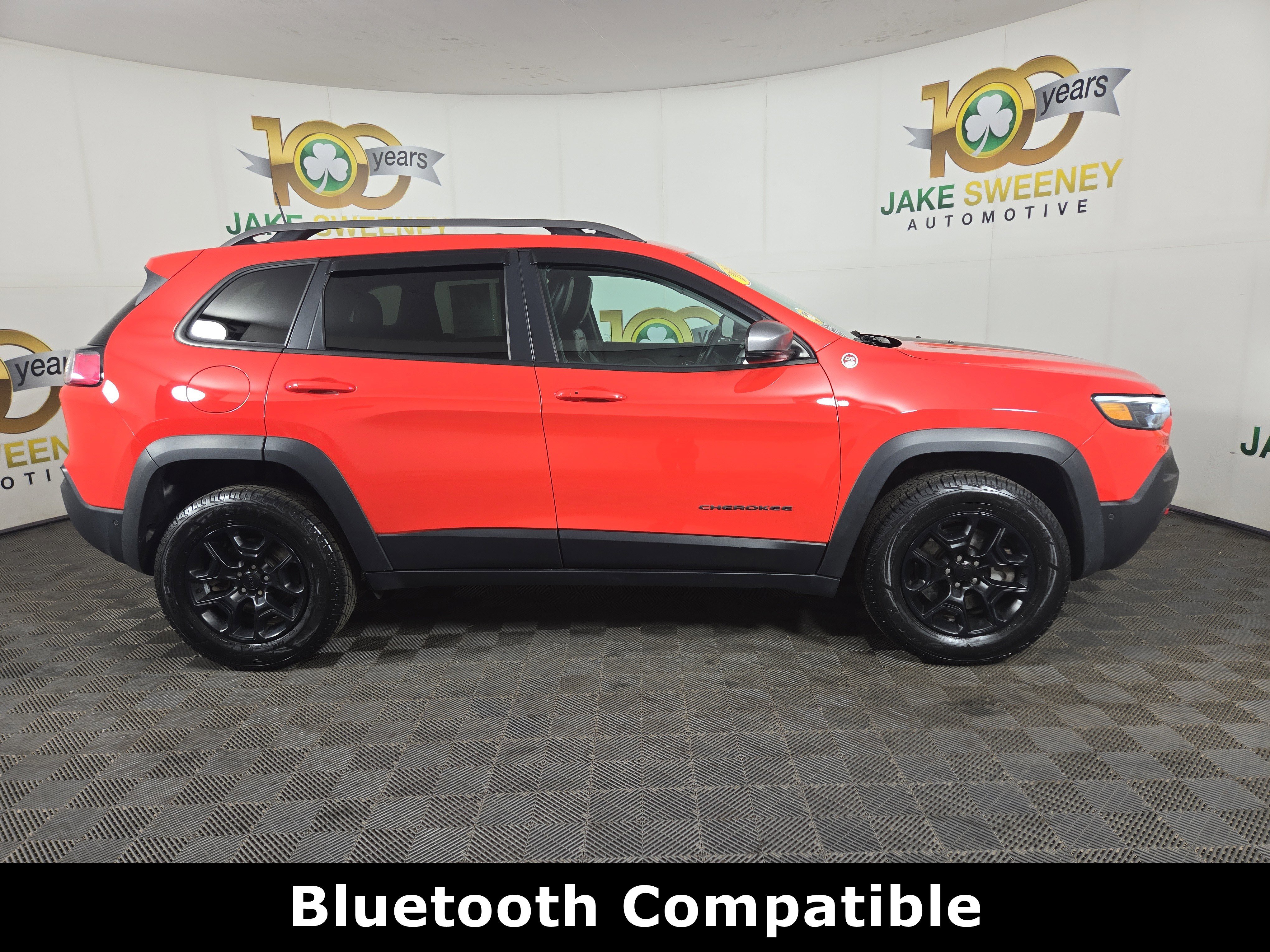 Used 2021 Jeep Cherokee Trailhawk w/ Sun & Sound Group image 10