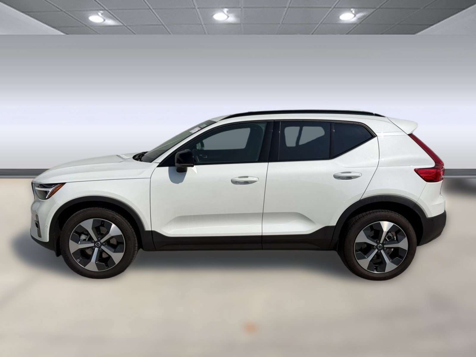 Certified 2026 Volvo XC40 B5 Plus w/ Climate Package AWD/4WD image 2