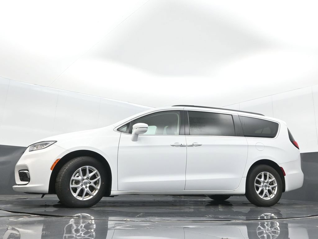 Used 2022 Chrysler Pacifica Touring-L image 28