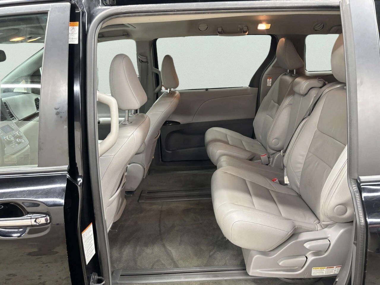 Used 2015 Toyota Sienna XLE FWD image 18