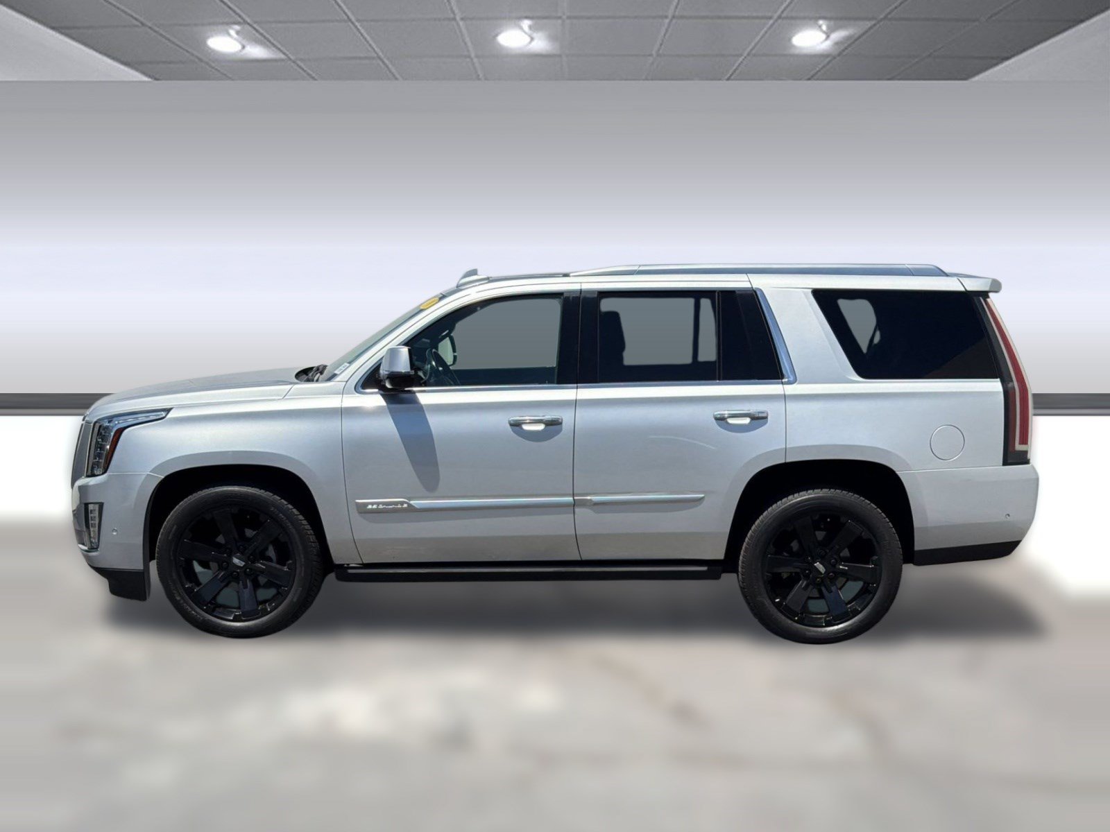 Used 2018 Cadillac Escalade Platinum AWD/4WD image 2