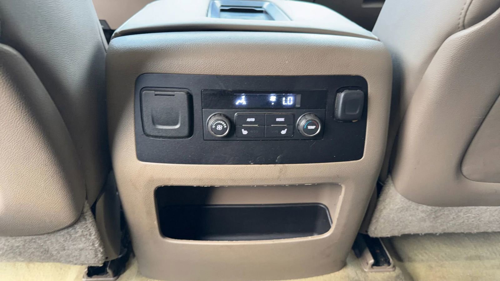 Used 2016 GMC Yukon XL SLT image 32