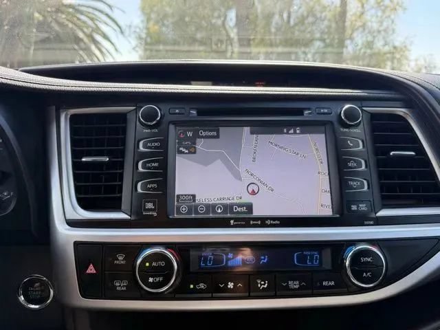 Used 2017 Toyota Highlander Limited Platinum w/ Carpet Mat Package FWD image 26