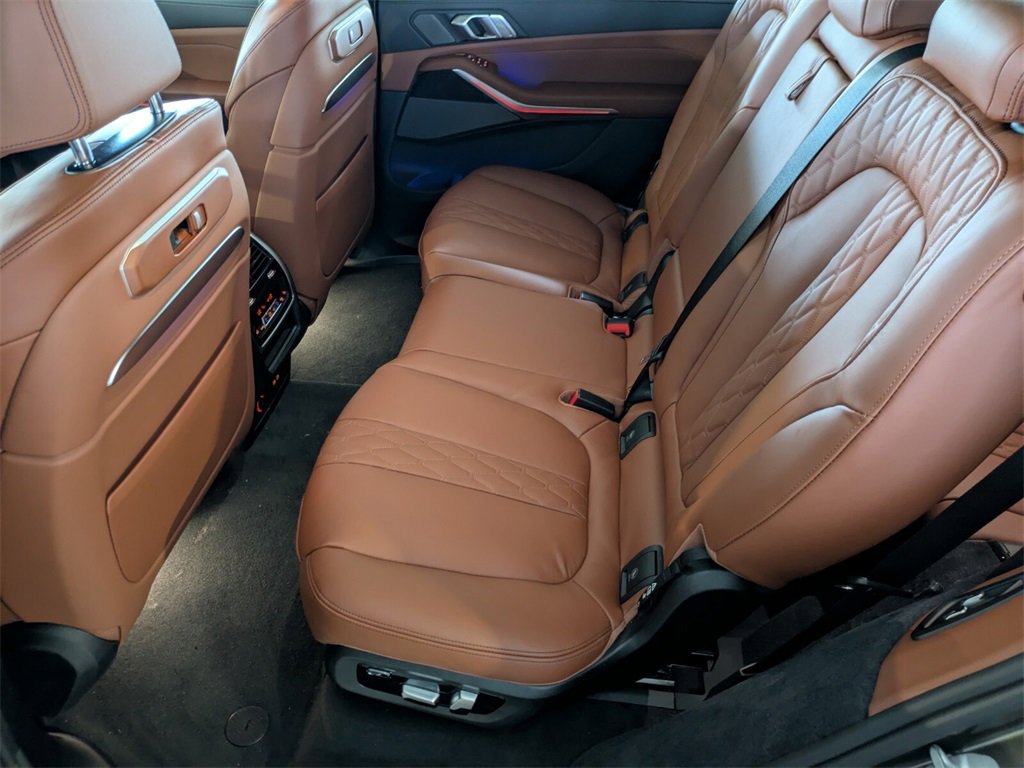 New 2026 BMW X7 M60i image 7