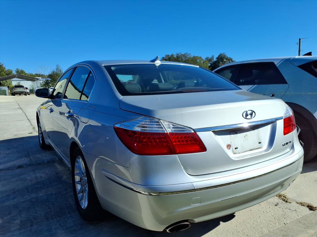 Used 2011 Hyundai Genesis 3.8 image 4